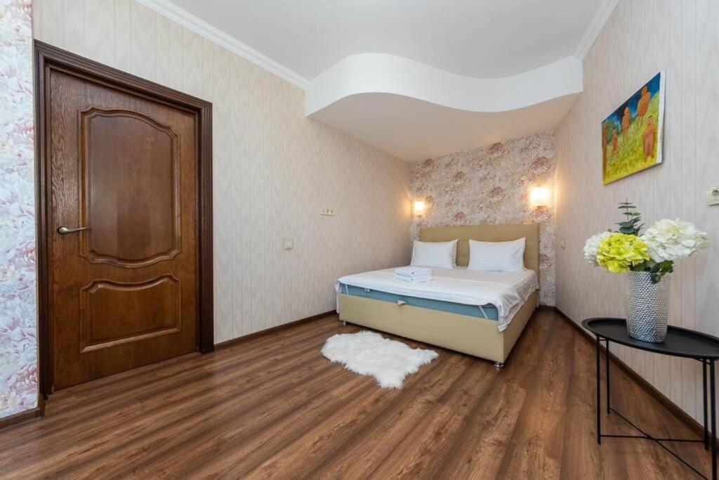 With Crazy Panoramic View Of The Dniepr Apartment *