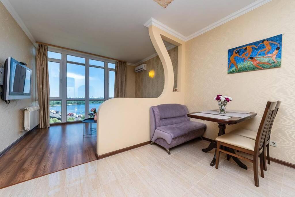 With Crazy Panoramic View Of The Dniepr Apartment Kyiv