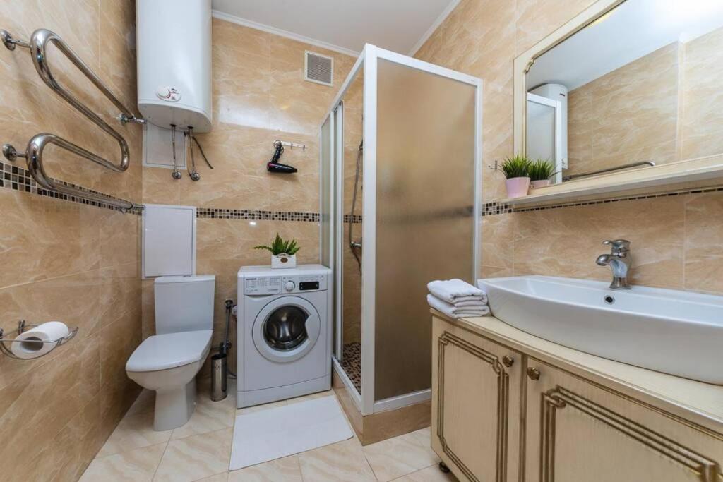 With Crazy Panoramic View Of The Dniepr Apartment Kyiv