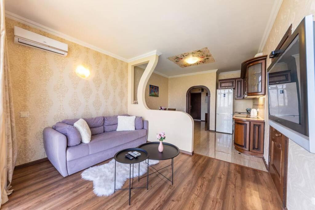 Apartment With Crazy Panoramic View Of The Dniepr