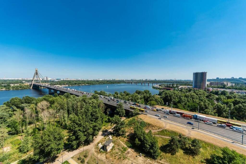 With Crazy Panoramic View Of The Dniepr Apartment