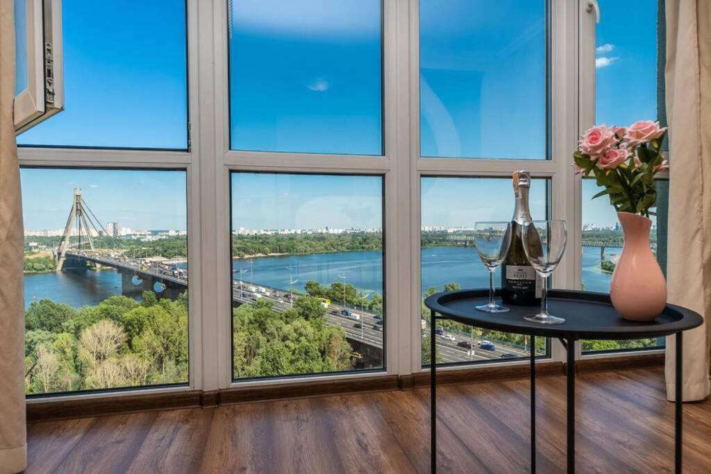 Apartment With Crazy Panoramic View Of The Dniepr *