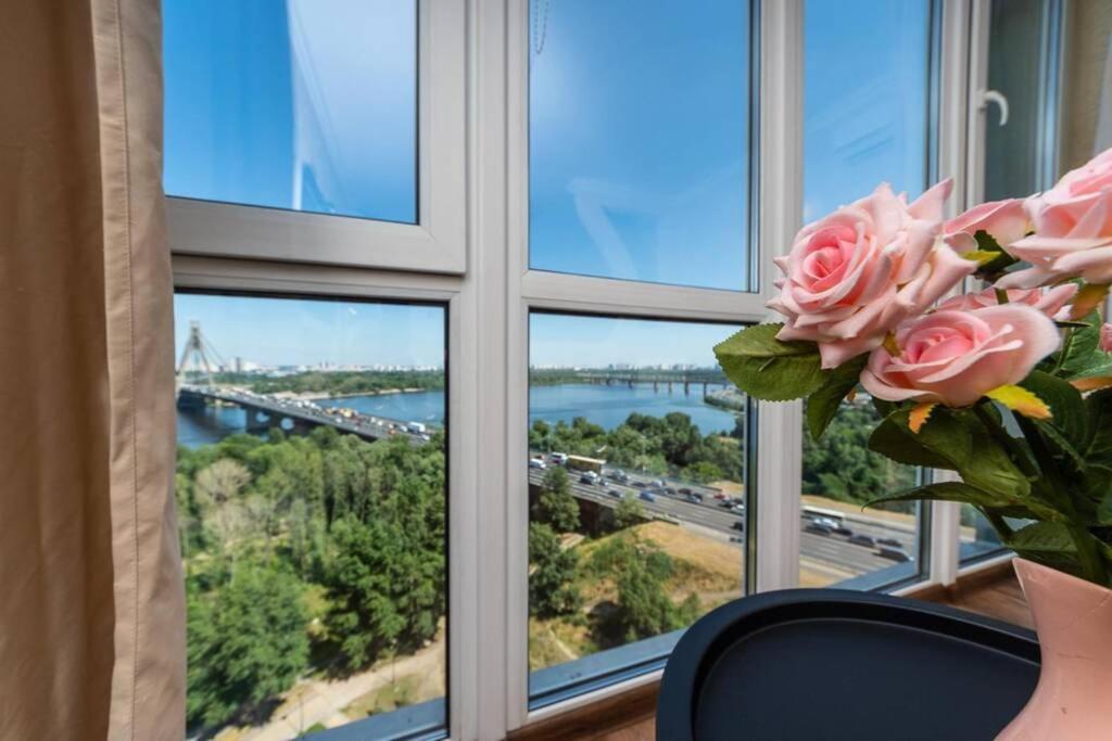 Apartment With Crazy Panoramic View Of The Dniepr Kyiv