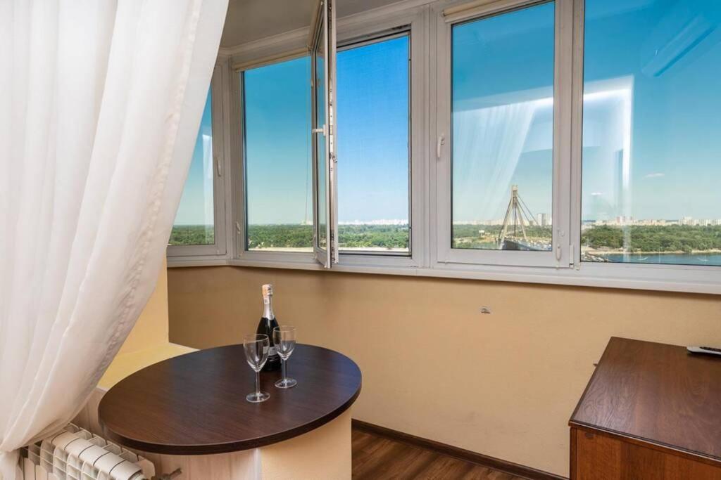 With Crazy Panoramic View Of The Dniepr Apartment *