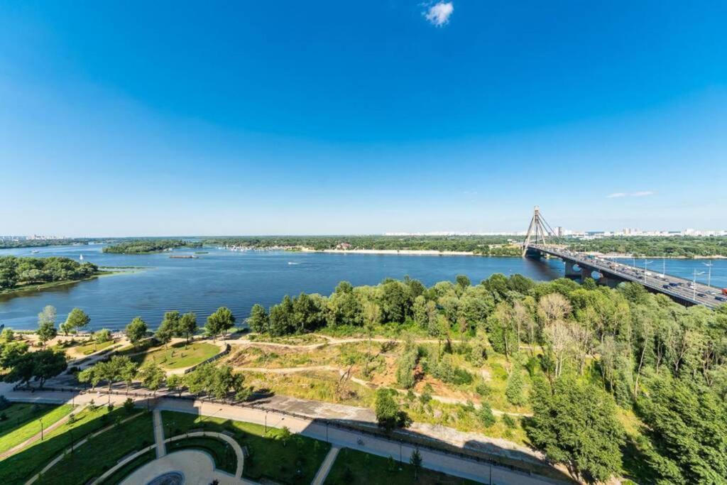 Apartment With Crazy Panoramic View Of The Dniepr Kyiv