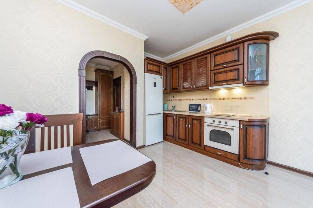 With Crazy Panoramic View Of The Dniepr Apartment *