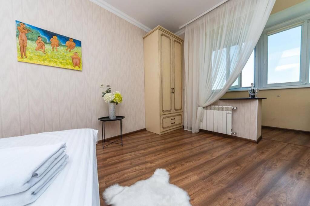 With Crazy Panoramic View Of The Dniepr Apartment Kyiv