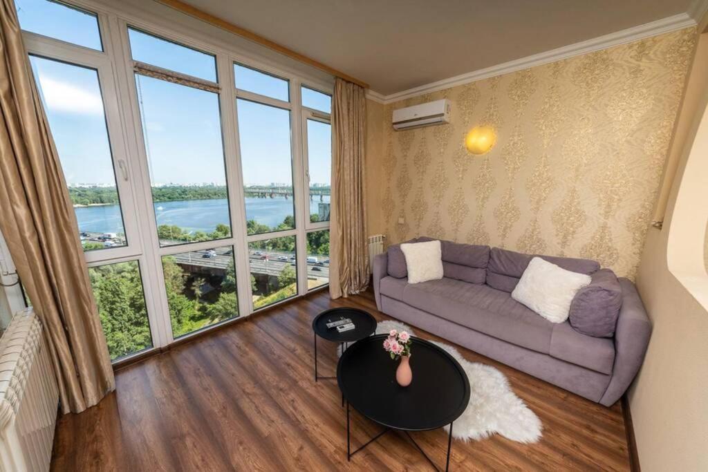 With Crazy Panoramic View Of The Dniepr Apartment