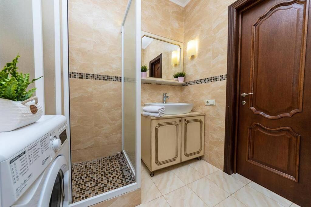 With Crazy Panoramic View Of The Dniepr Апартаменты Киев